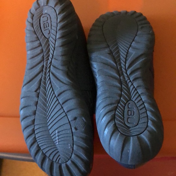 Pretty Jambu memory foam slip on shoes - Picture 2 of 3